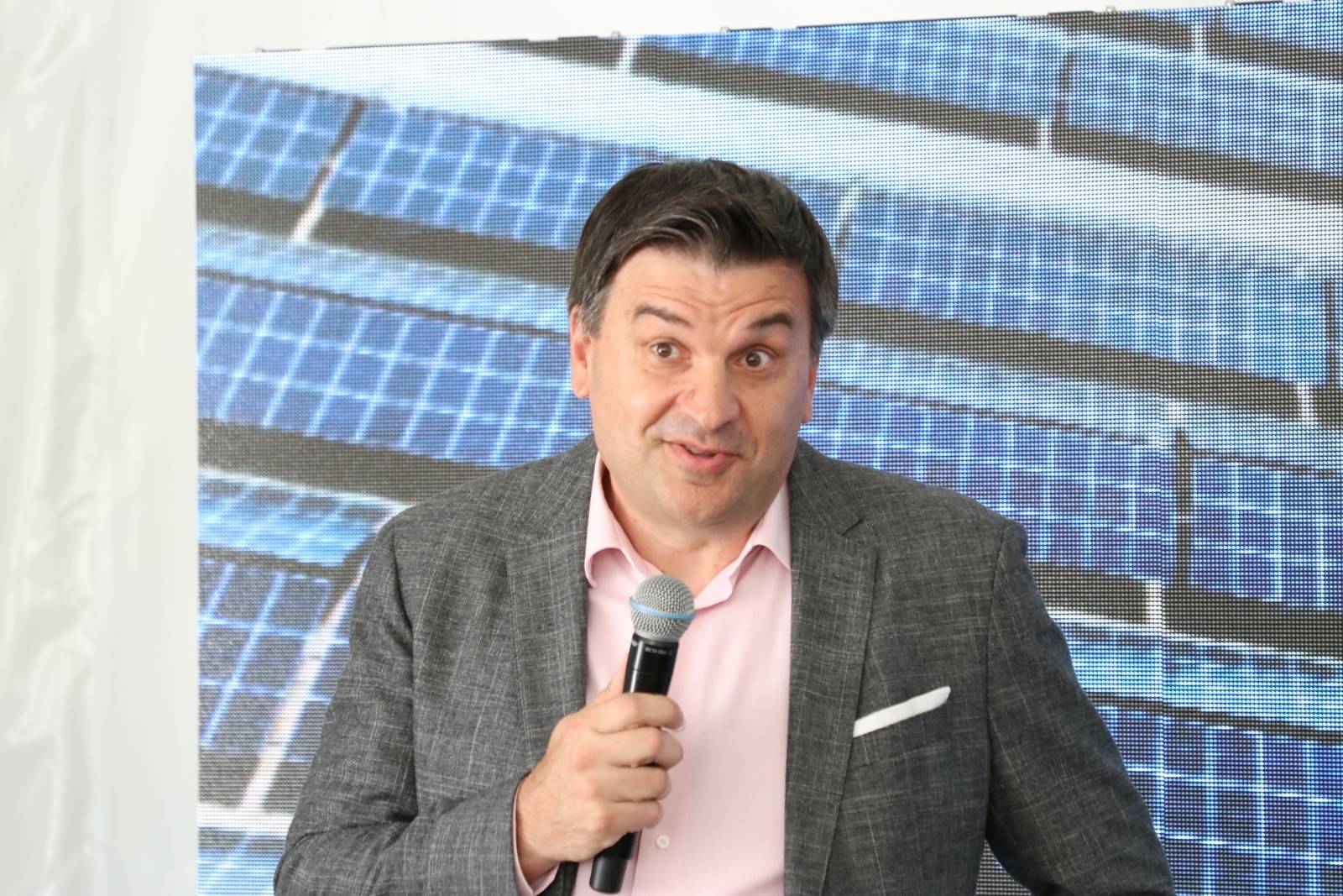  Владимир Дичев, основен търговски шеф на Електрохолд България ЕООД 